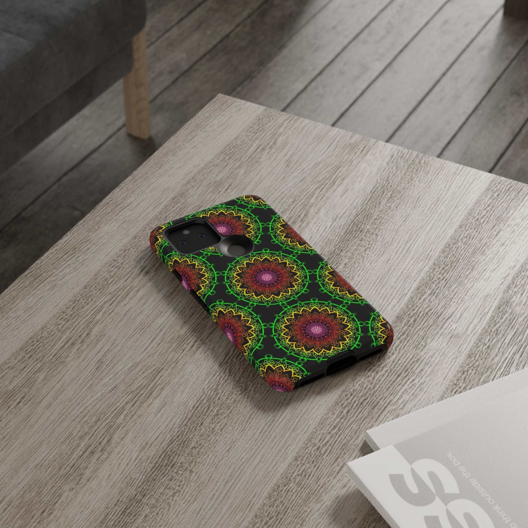 Custodia per telefono con mandala artistica, motivi audaci e stile moderno
