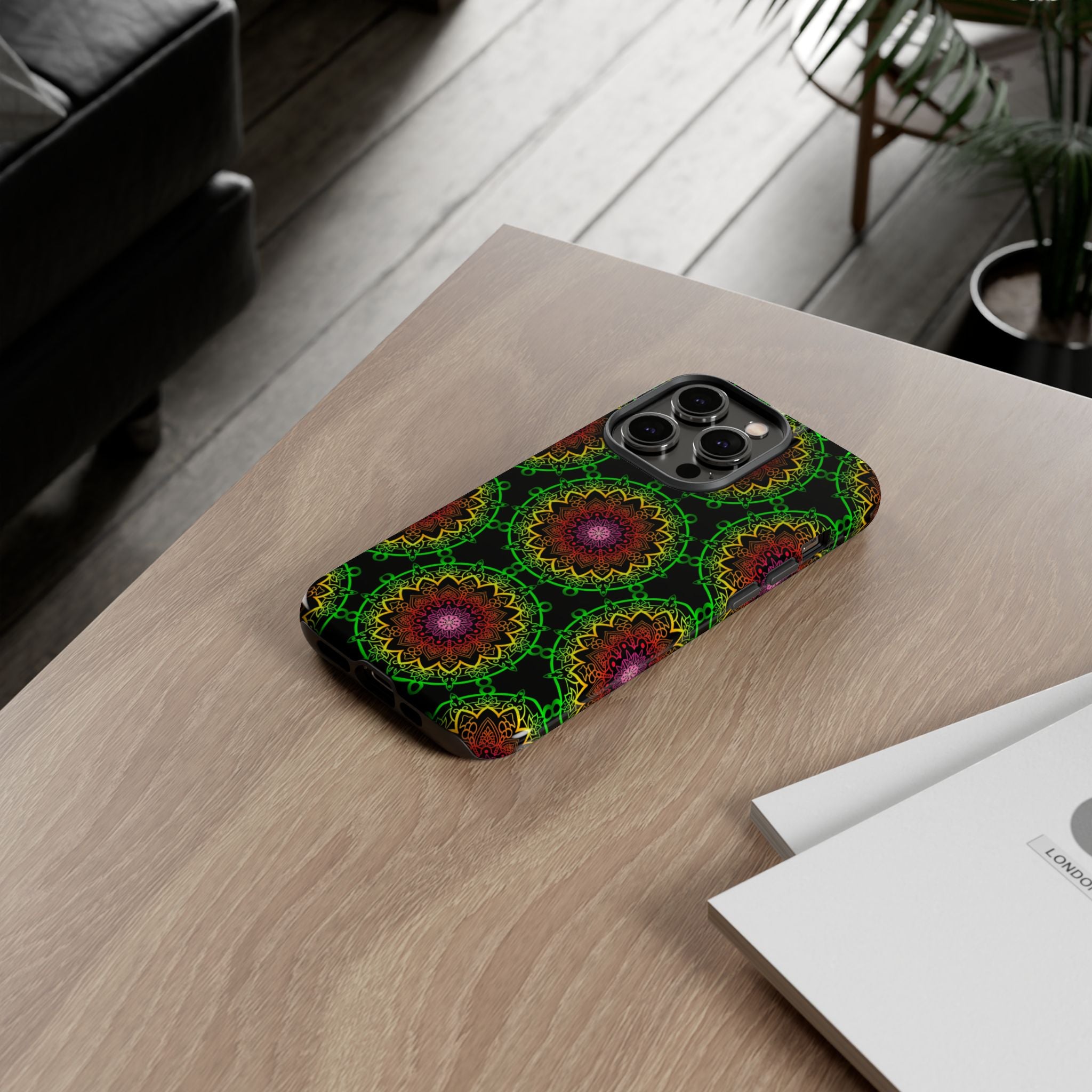 Custodia per telefono con mandala artistica, motivi audaci e stile moderno