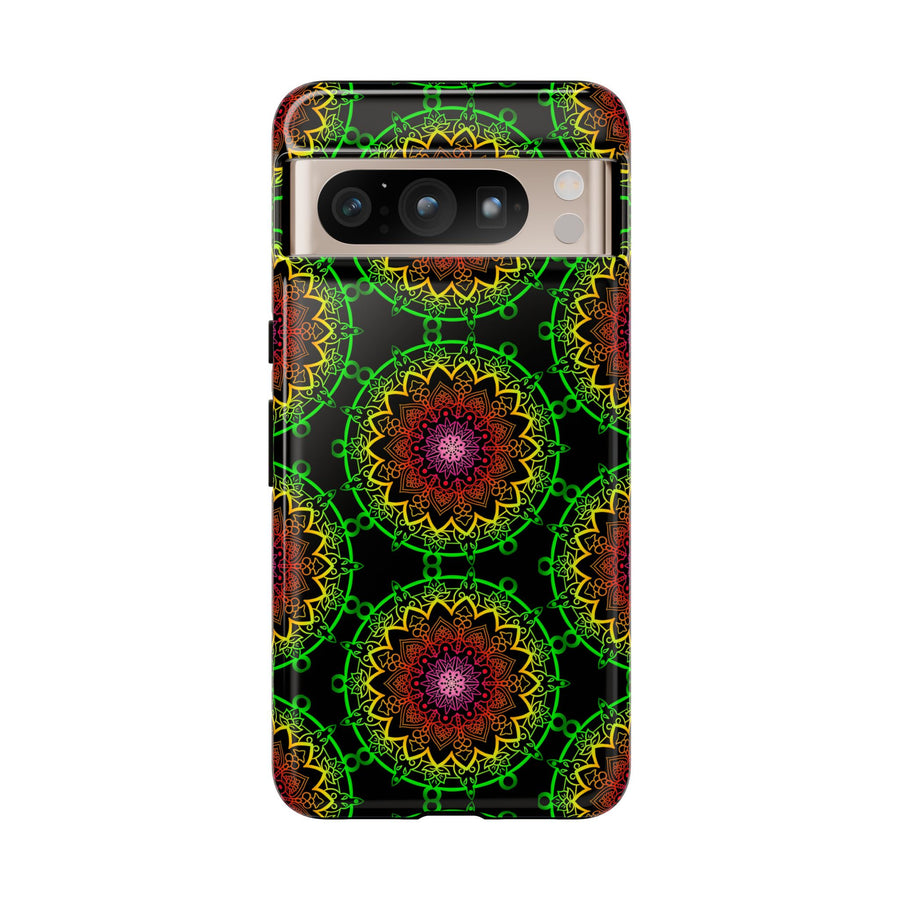 Künstlerische Mandala-Telefonhülle mit kräftigen Mustern und modernem Flair