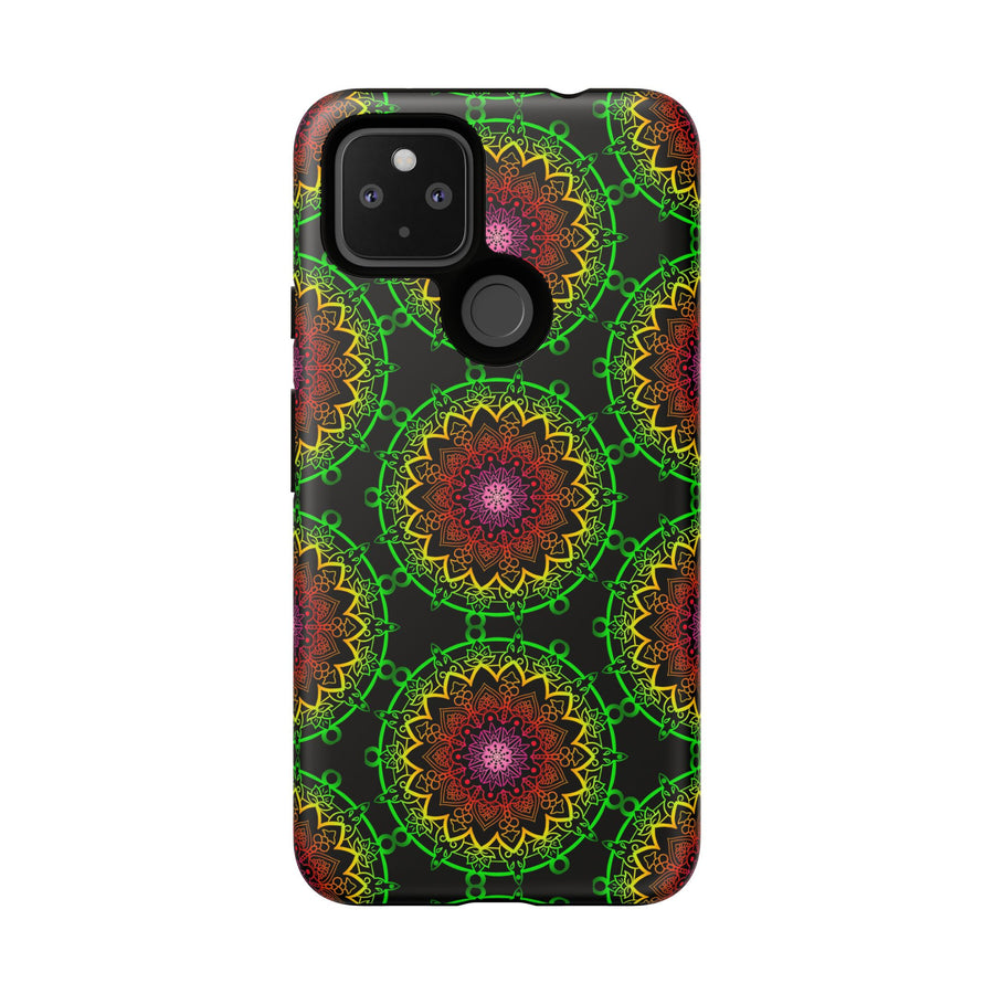 Künstlerische Mandala-Telefonhülle mit kräftigen Mustern und modernem Flair