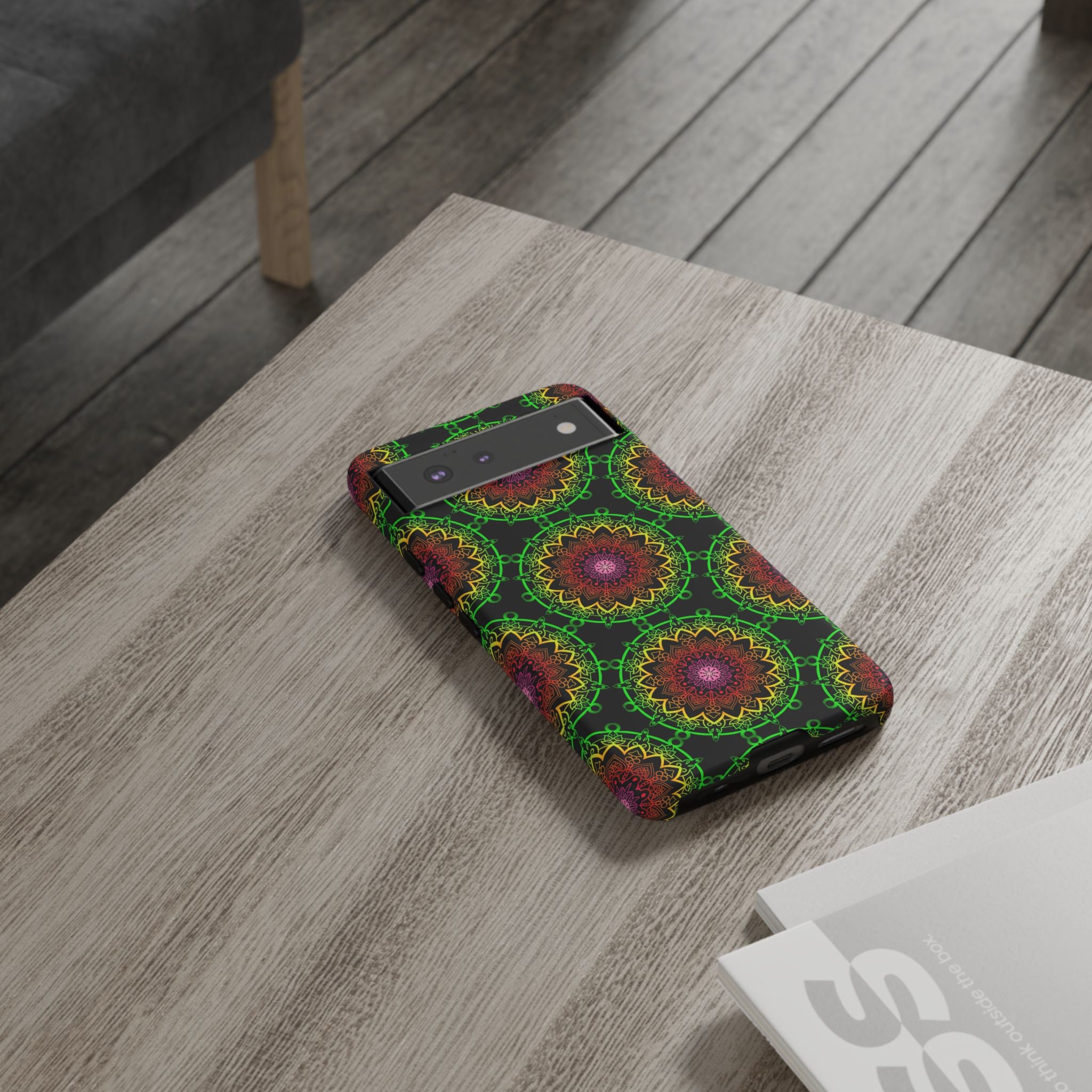 Custodia per telefono con mandala artistica, motivi audaci e stile moderno