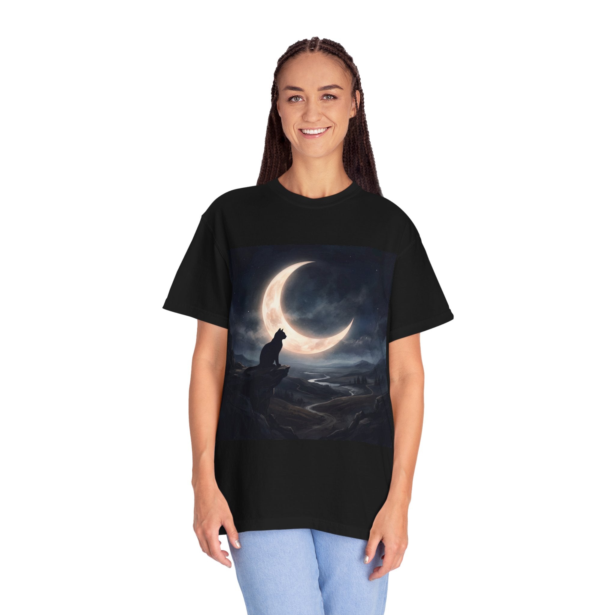 Moonlit Cat T-Shirt — Night Sky Crescent Moon Graphic Tee EU