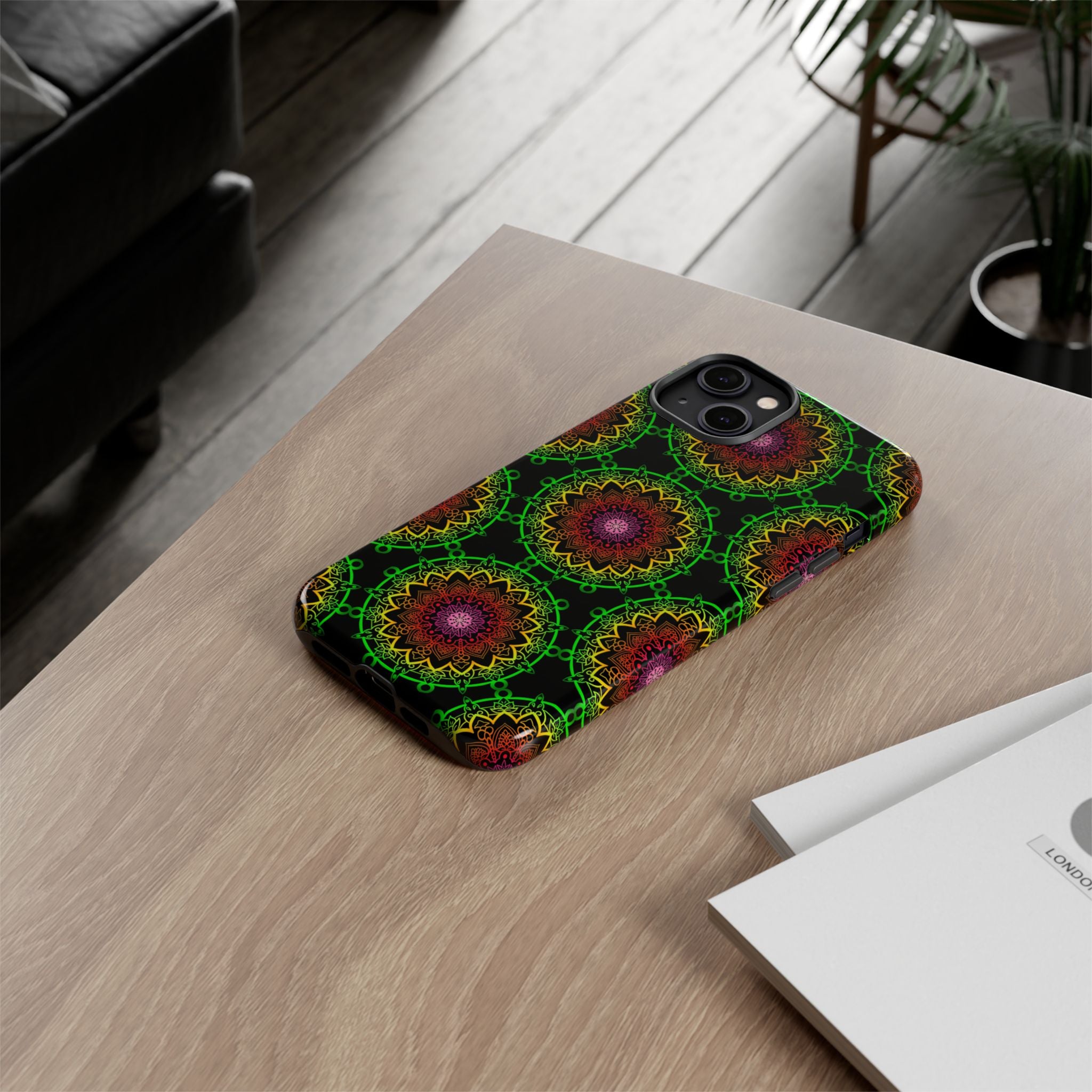 Custodia per telefono con mandala artistica, motivi audaci e stile moderno
