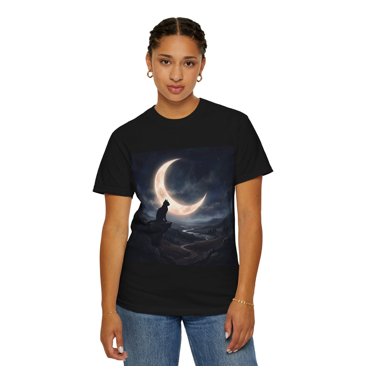 Moonlit Cat T-Shirt — Night Sky Crescent Moon Graphic Tee EU