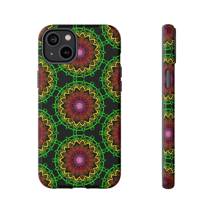 Künstlerische Mandala-Telefonhülle mit kräftigen Mustern und modernem Flair