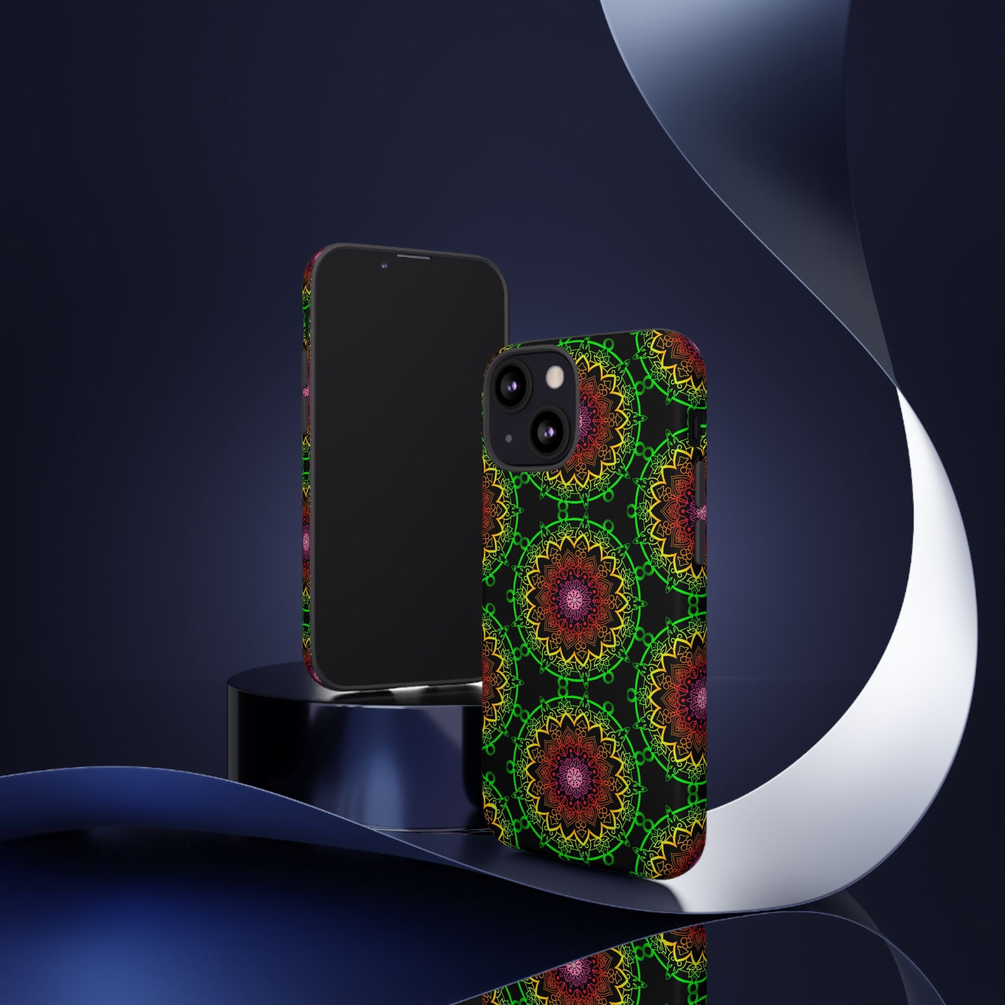 Custodia per telefono con mandala artistica, motivi audaci e stile moderno