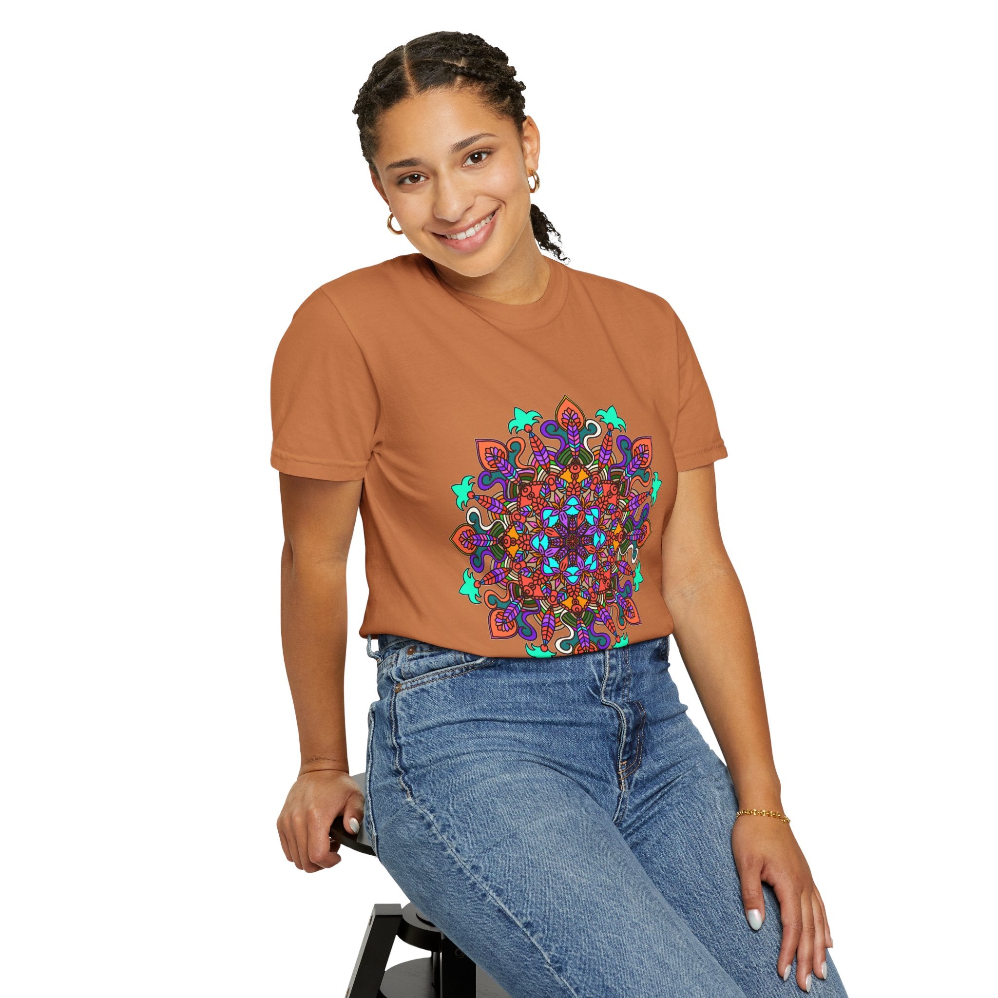 T-shirt con disegno mandala fatto a mano - 100% cotone