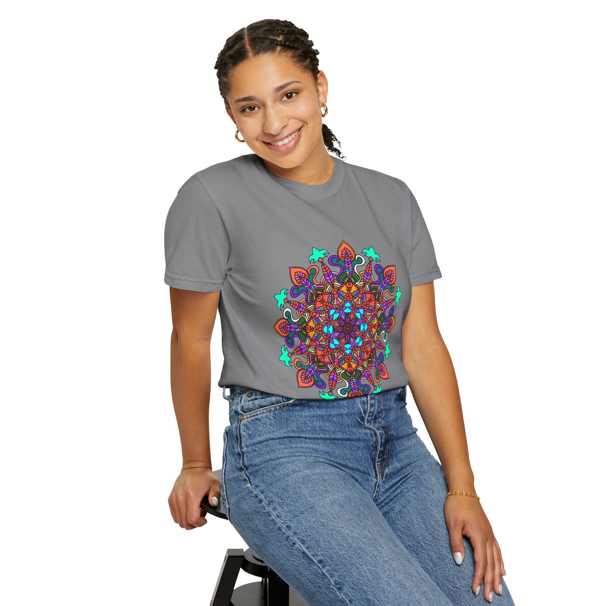 T-shirt con disegno mandala fatto a mano - 100% cotone