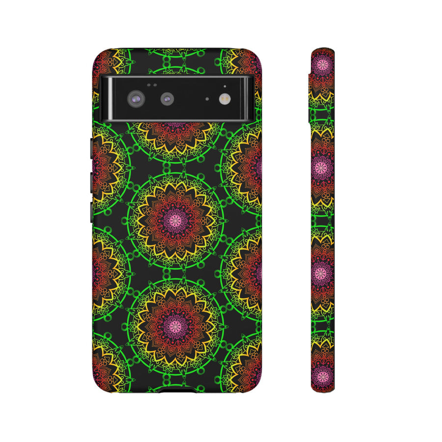 Künstlerische Mandala-Telefonhülle mit kräftigen Mustern und modernem Flair