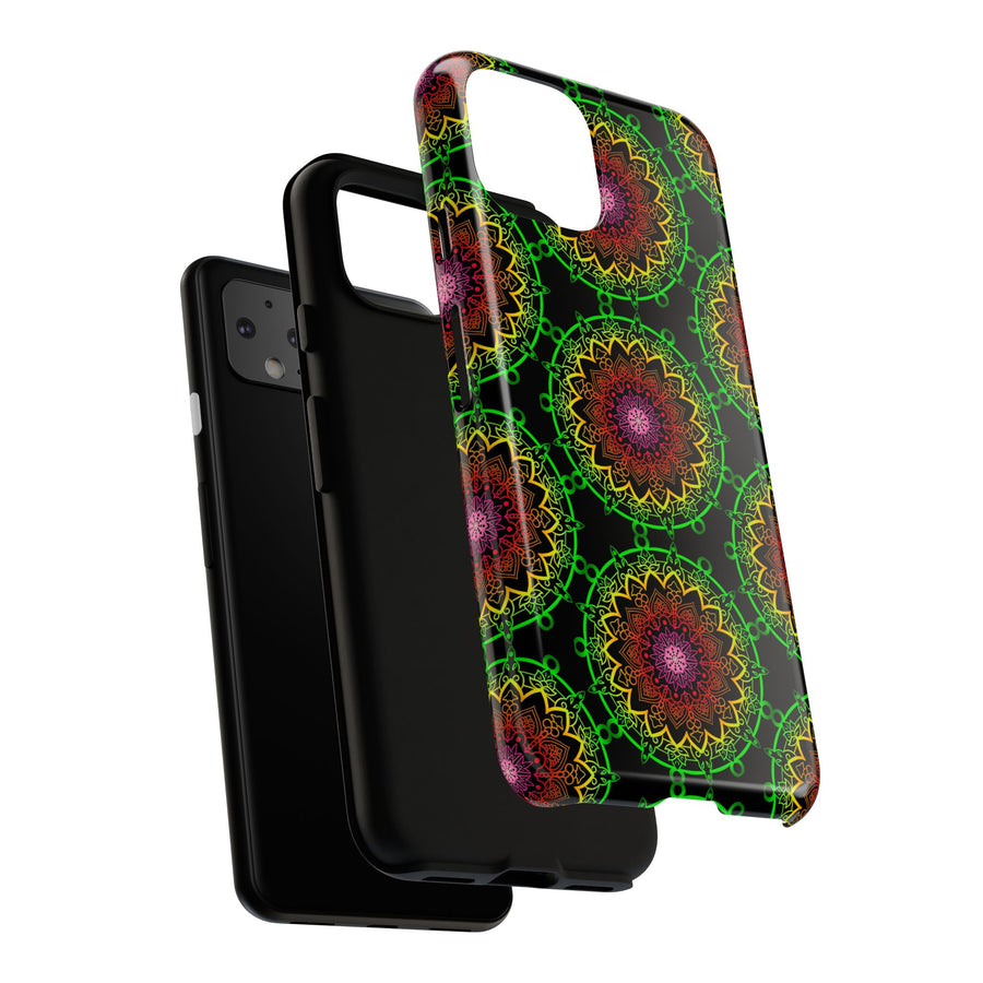 Künstlerische Mandala-Telefonhülle mit kräftigen Mustern und modernem Flair