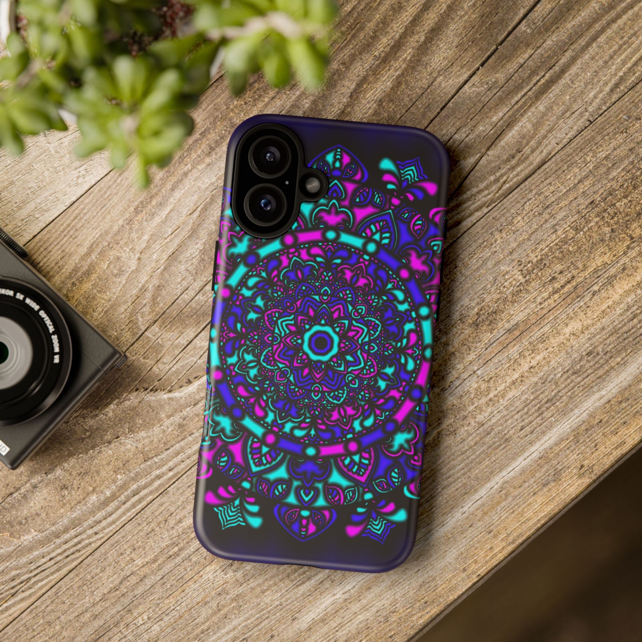 Cover protettiva resistente per telefono Mandala Neon — Viola e Verde acqua