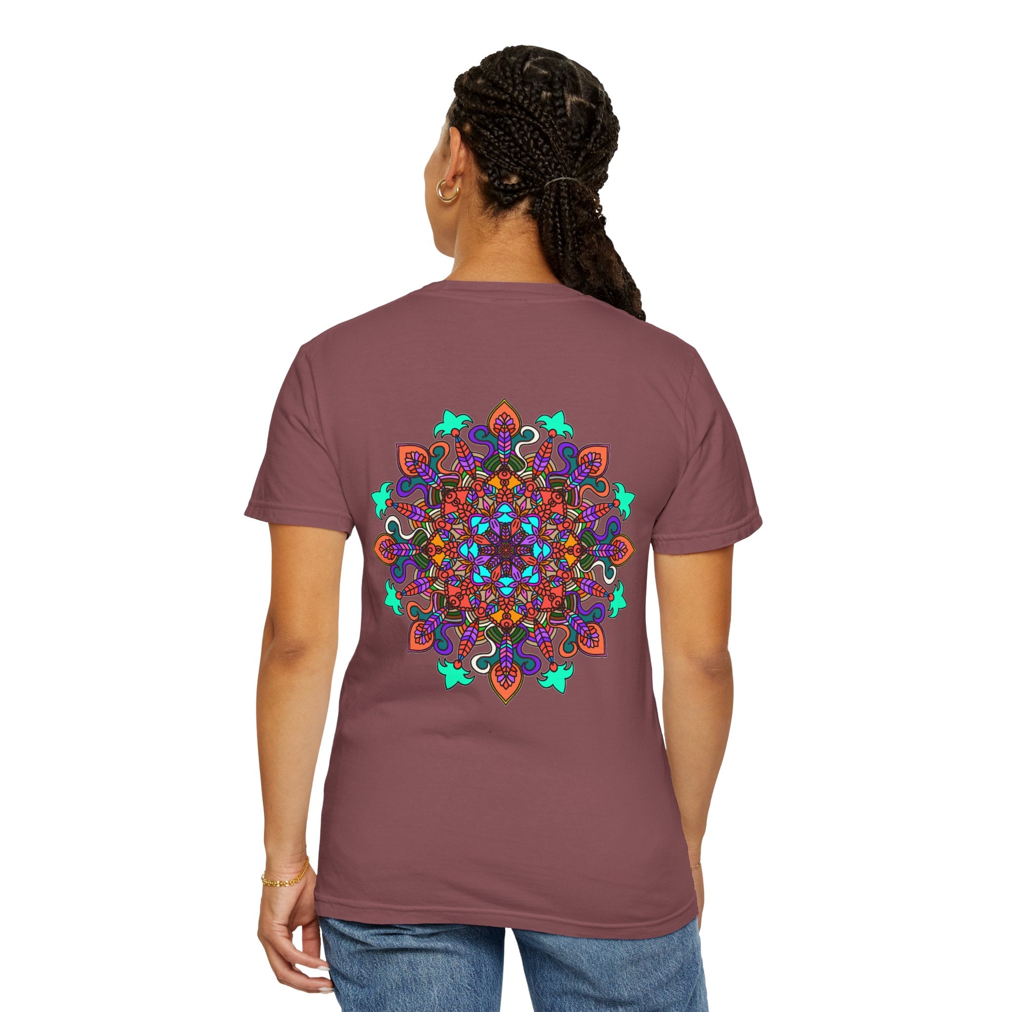 T-shirt con disegno mandala fatto a mano - 100% cotone