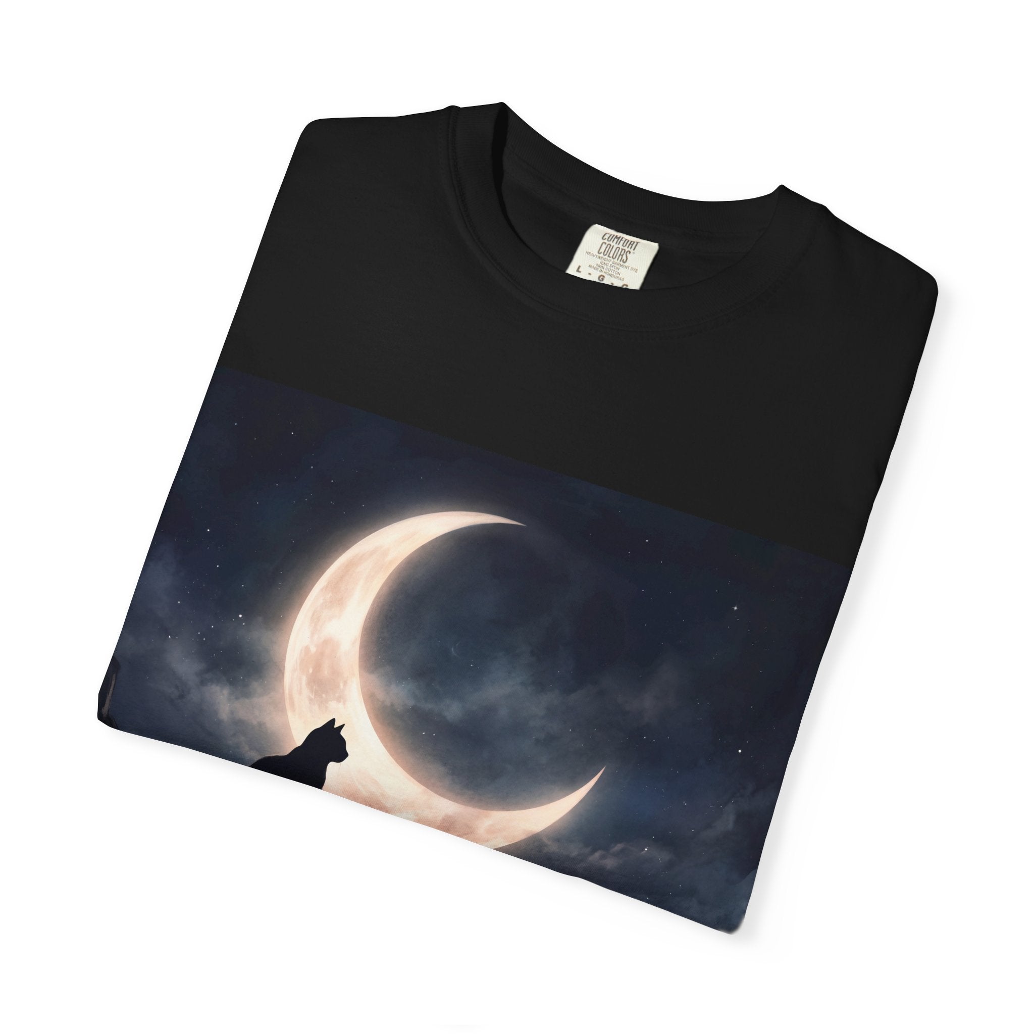 Moonlit Cat T-Shirt — Night Sky Crescent Moon Graphic Tee EU