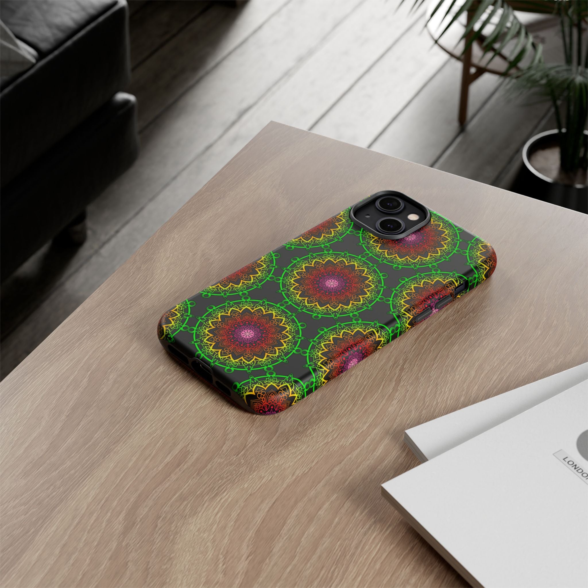 Custodia per telefono con mandala artistica, motivi audaci e stile moderno