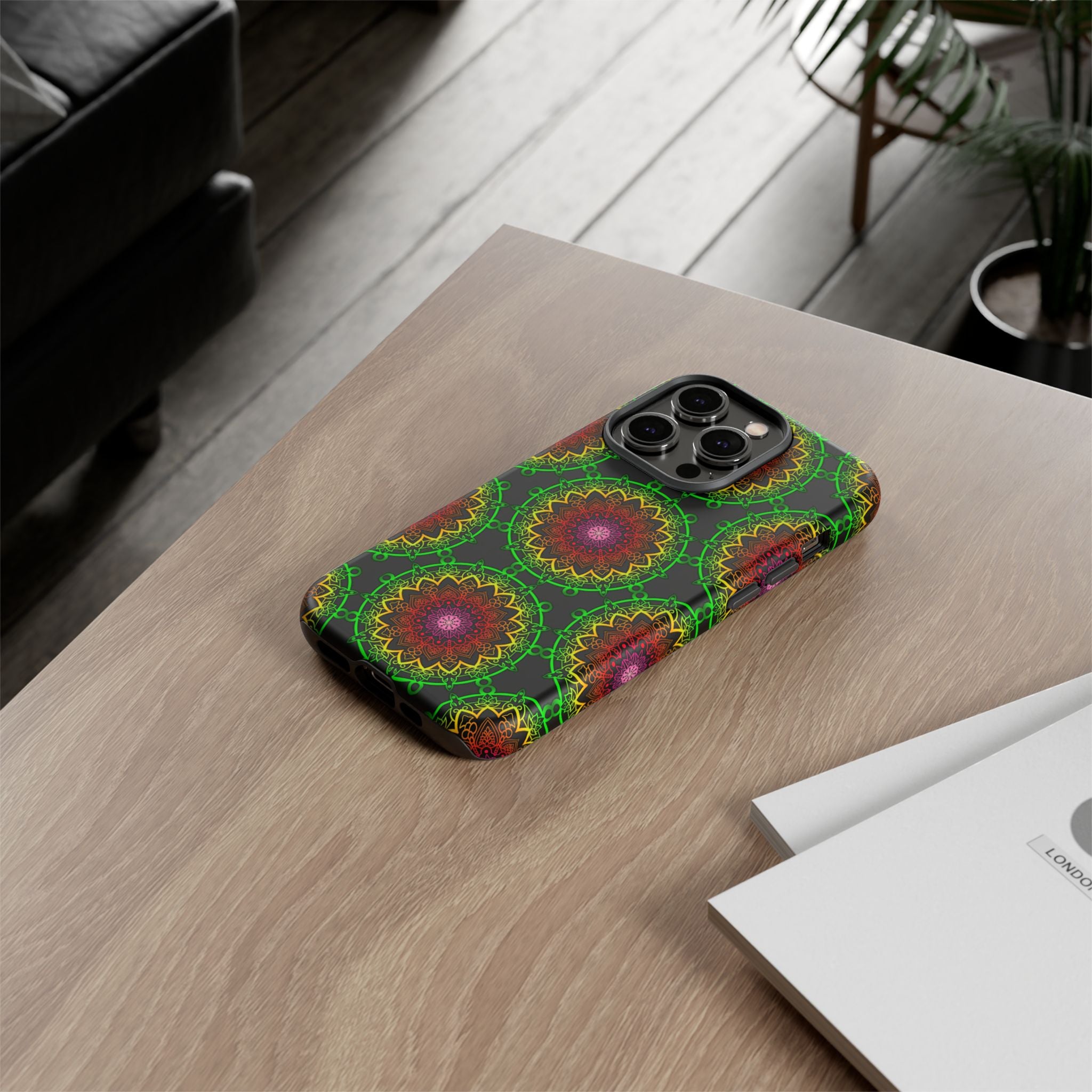 Custodia per telefono con mandala artistica, motivi audaci e stile moderno
