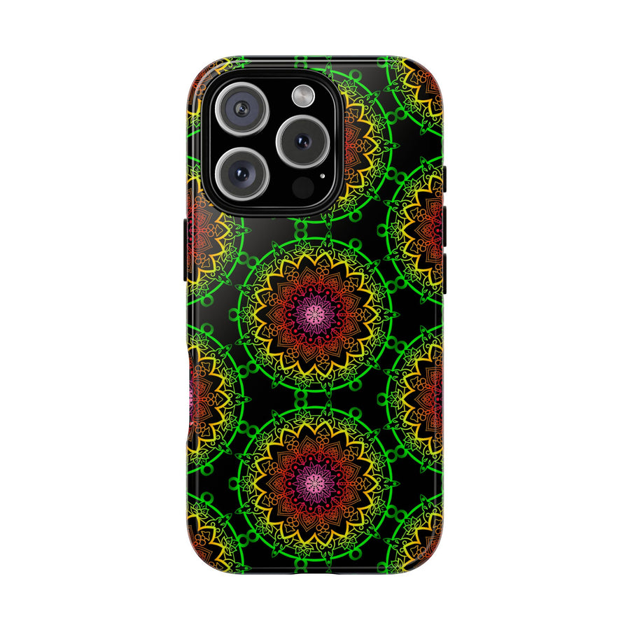 Künstlerische Mandala-Telefonhülle mit kräftigen Mustern und modernem Flair