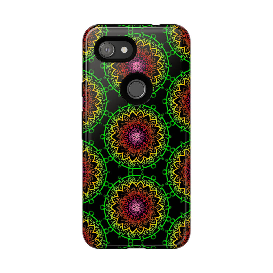 Künstlerische Mandala-Telefonhülle mit kräftigen Mustern und modernem Flair