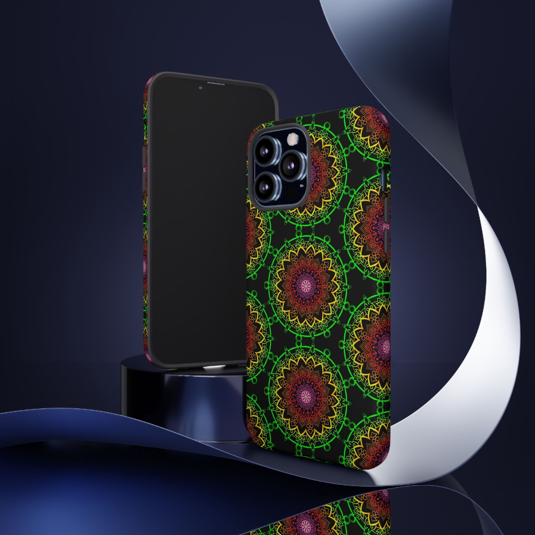 Custodia per telefono con mandala artistica, motivi audaci e stile moderno