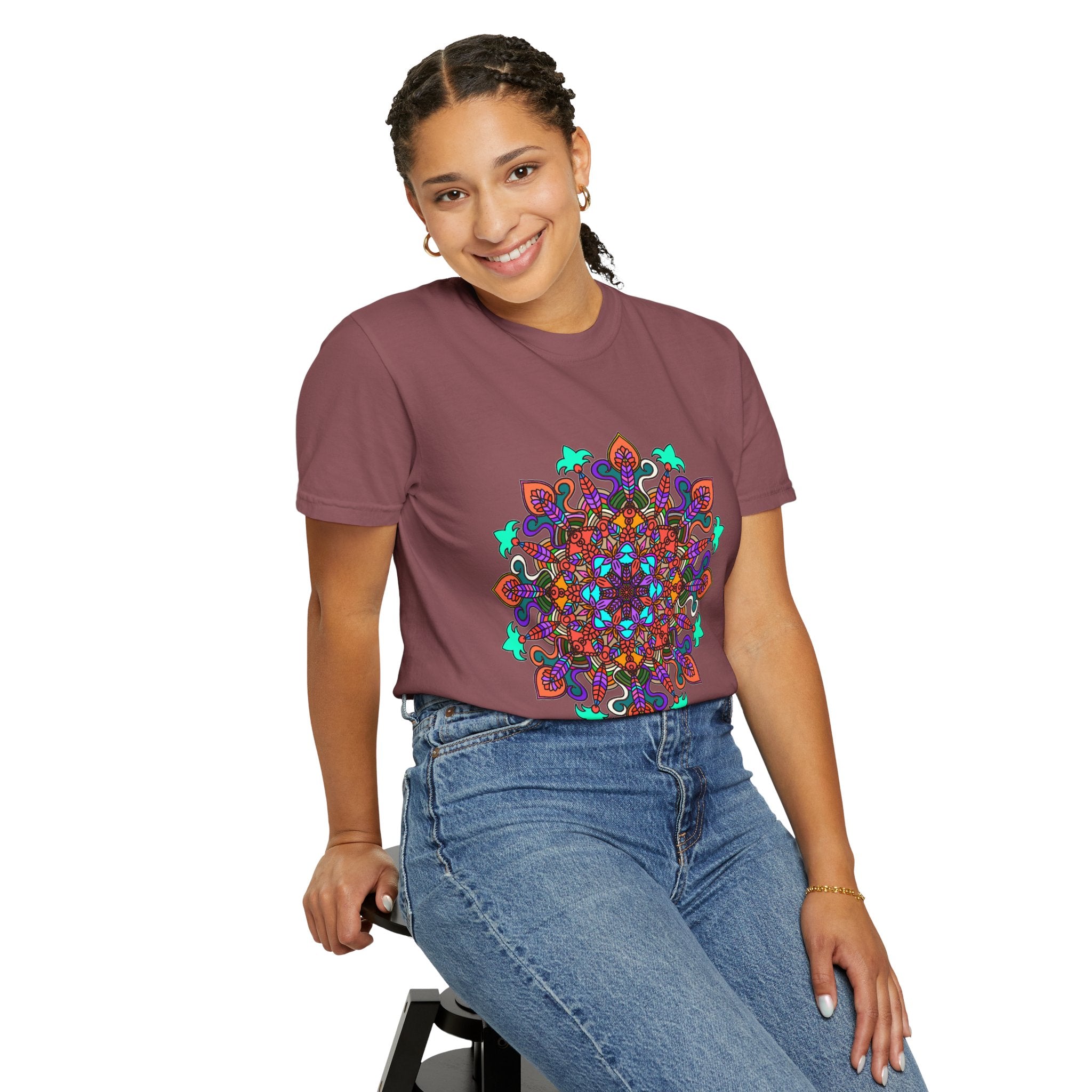 T-shirt con disegno mandala fatto a mano - 100% cotone