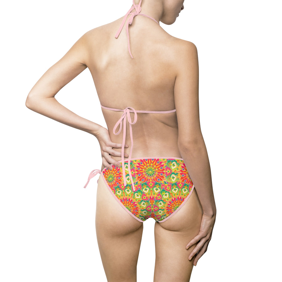 Bikini mit aufwendigem Mandala-Print in leuchtenden Sommerfarben