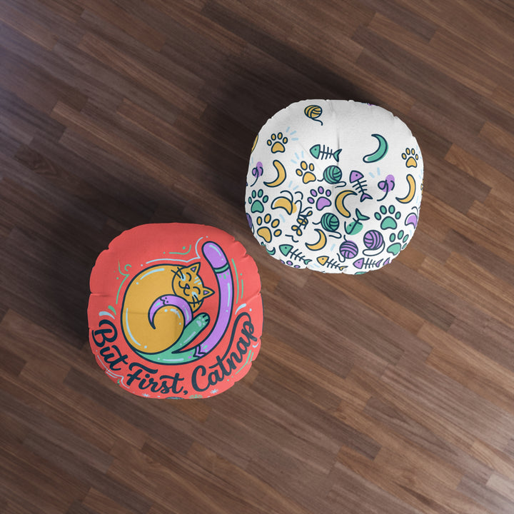 Kuscheliges Katzen-Bodenkissen mit Lockenfunktion – aber zuerst ein Nickerchen