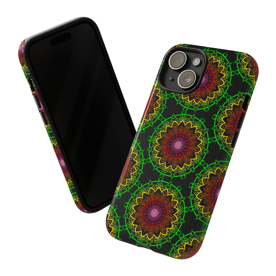 Künstlerische Mandala-Telefonhülle mit kräftigen Mustern und modernem Flair