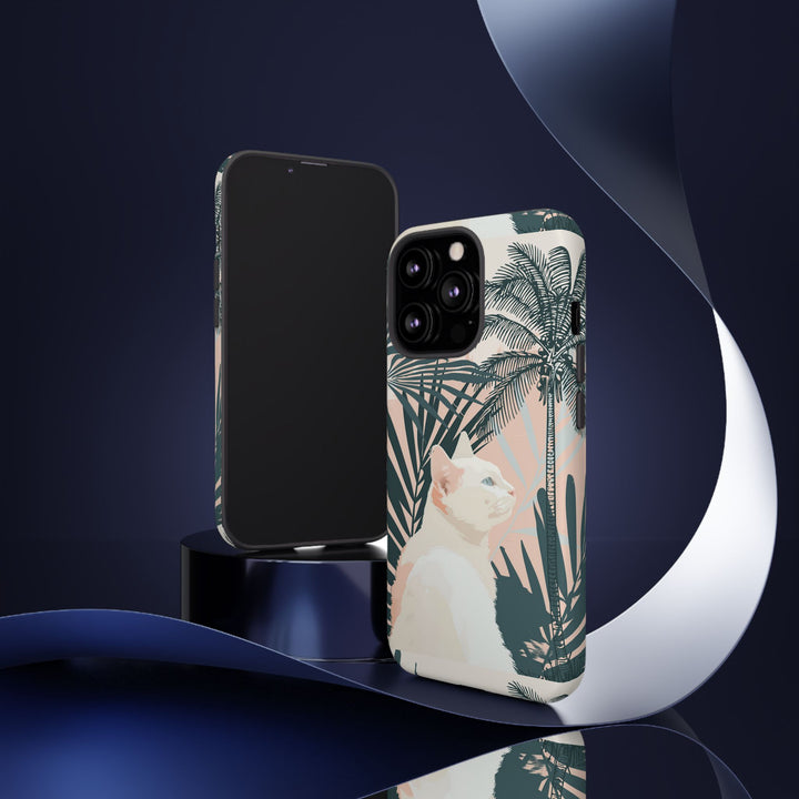 Tropische Katzen-Telefonhülle mit üppigen Palmenmotiven und sanften Pastelltönen