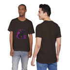 Schwarzes Katzenrätsel – Lila Farbspritzer-T-Shirt