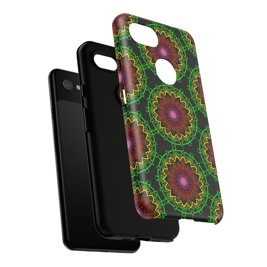 Künstlerische Mandala-Telefonhülle mit kräftigen Mustern und modernem Flair