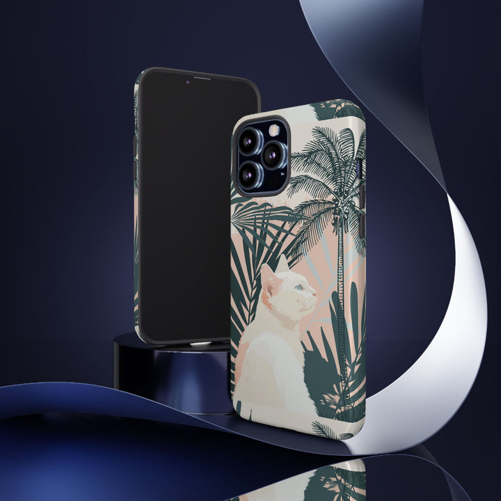 Tropische Katzen-Telefonhülle mit üppigen Palmenmotiven und sanften Pastelltönen