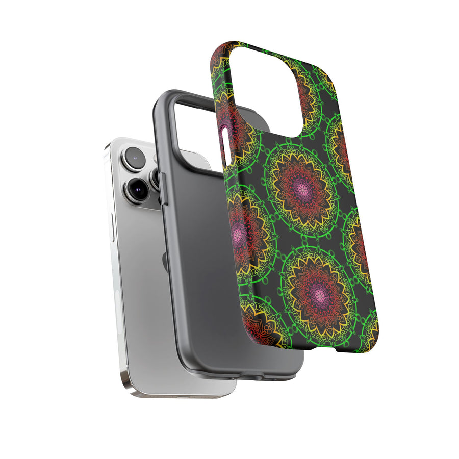 Künstlerische Mandala-Telefonhülle mit kräftigen Mustern und modernem Flair