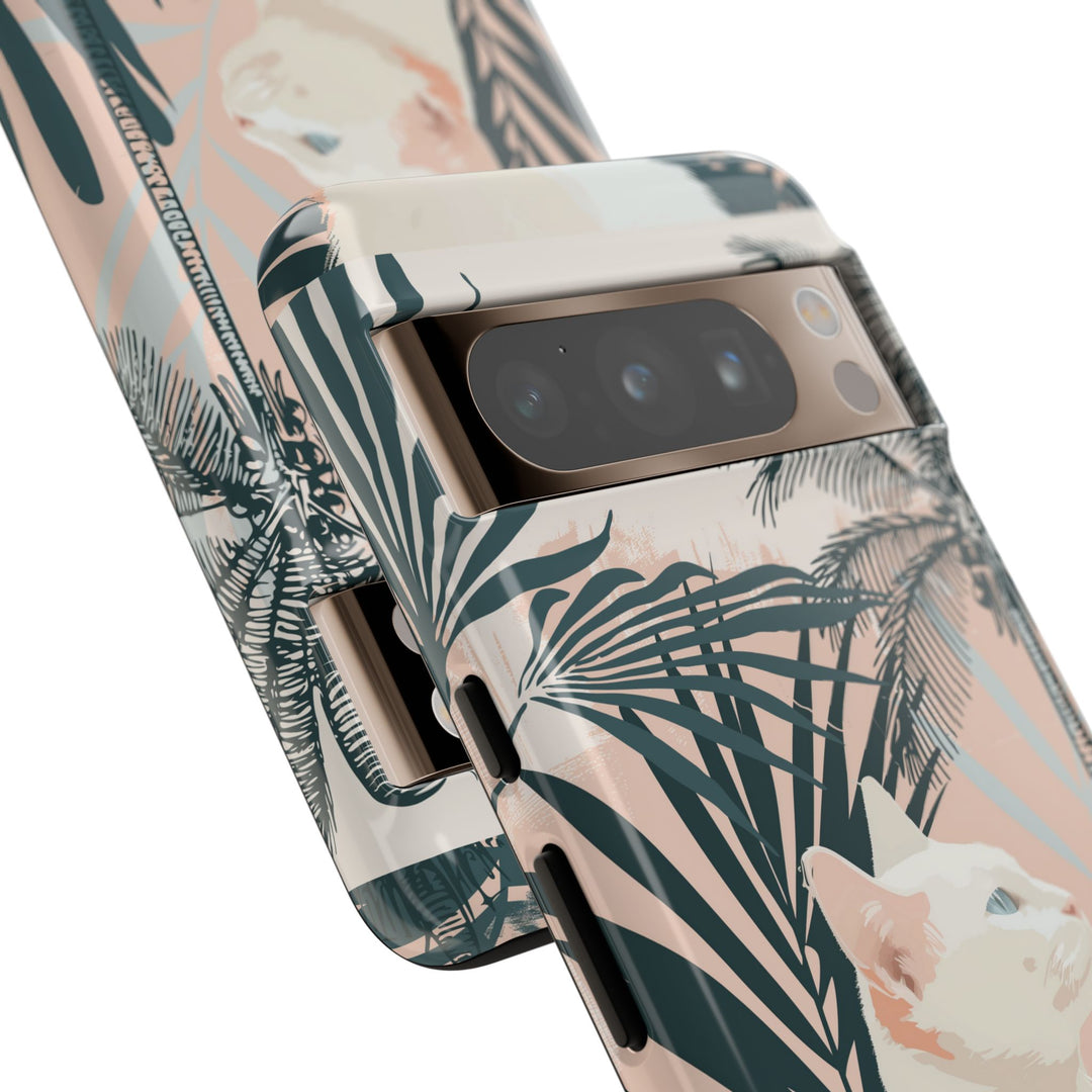 Tropische Katzen-Telefonhülle mit üppigen Palmenmotiven und sanften Pastelltönen