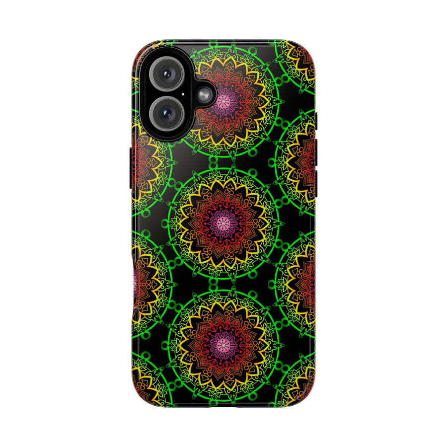 Künstlerische Mandala-Telefonhülle mit kräftigen Mustern und modernem Flair