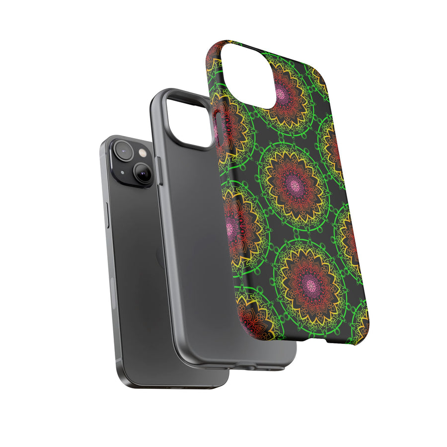 Künstlerische Mandala-Telefonhülle mit kräftigen Mustern und modernem Flair