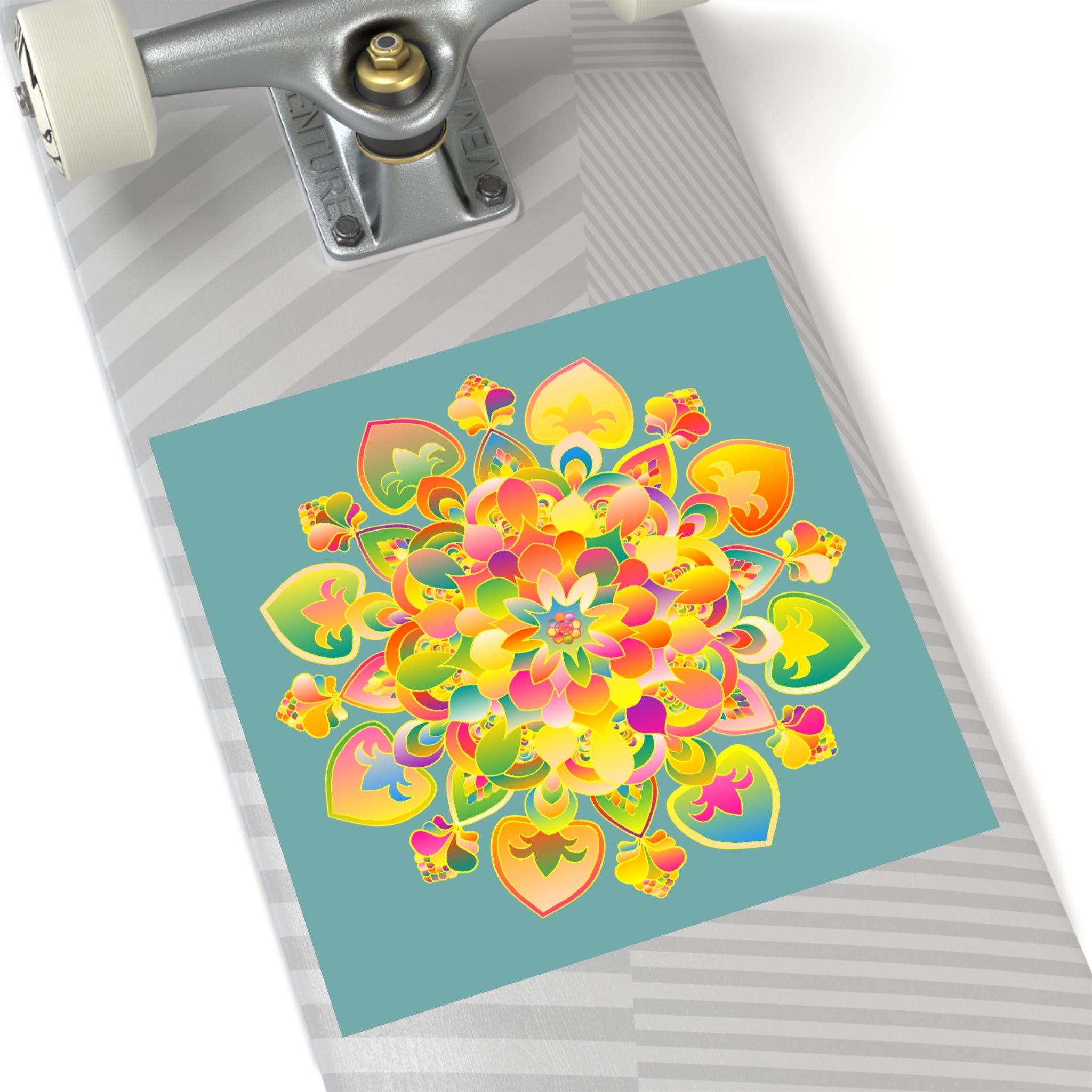 Adesivi laminati mandala disegnati a mano: oro, rosso e verde su verde acqua grigiastro