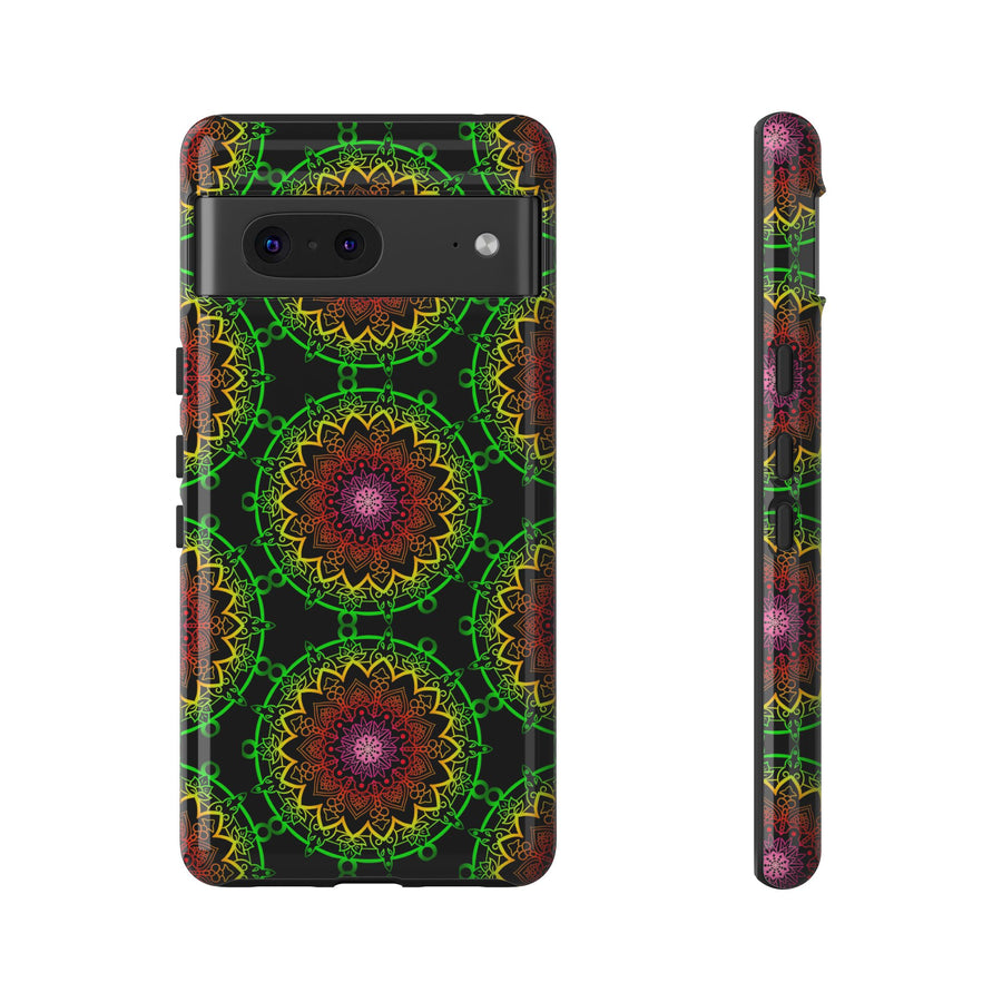 Künstlerische Mandala-Telefonhülle mit kräftigen Mustern und modernem Flair