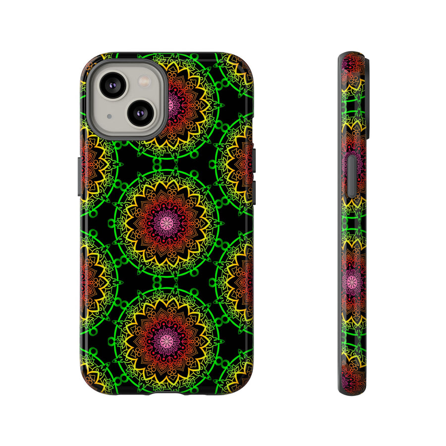 Künstlerische Mandala-Telefonhülle mit kräftigen Mustern und modernem Flair