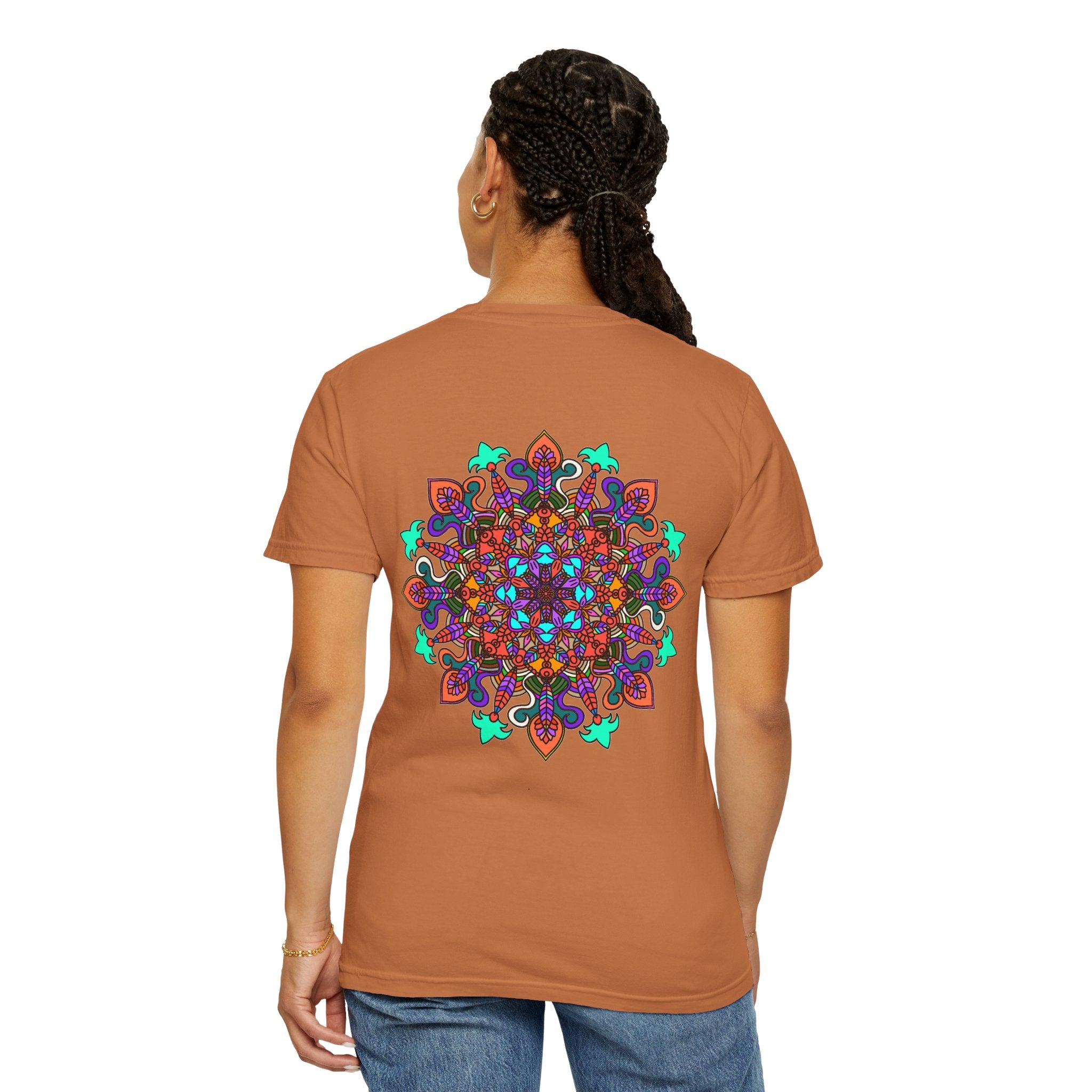 T-shirt con disegno mandala fatto a mano - 100% cotone