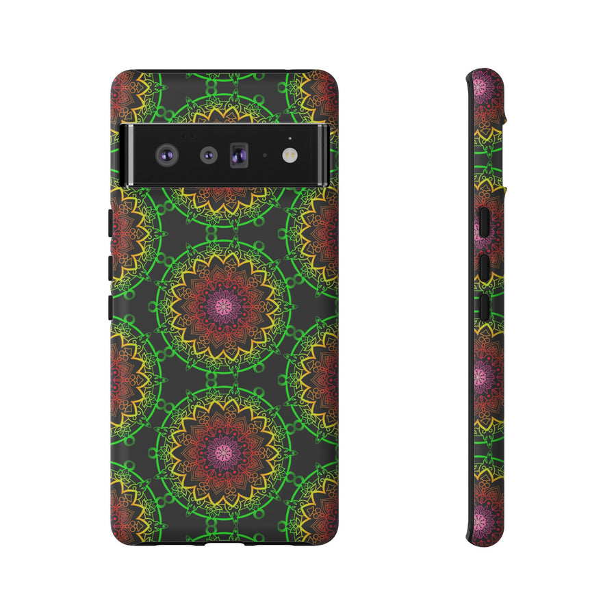 Künstlerische Mandala-Telefonhülle mit kräftigen Mustern und modernem Flair