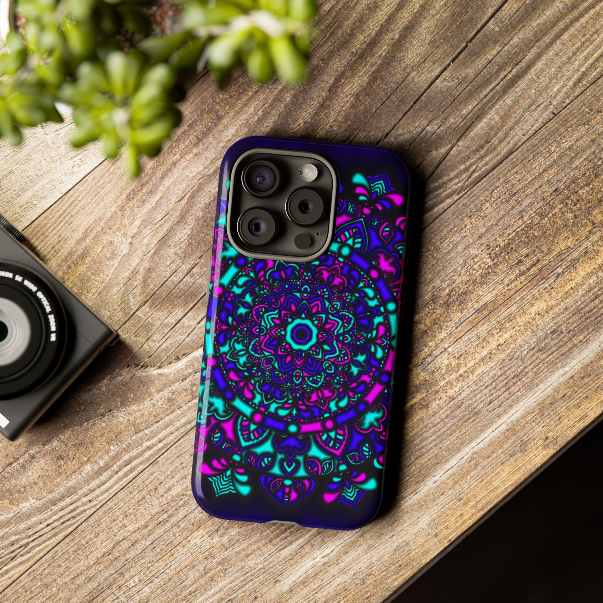 Cover protettiva resistente per telefono Mandala Neon — Viola e Verde acqua