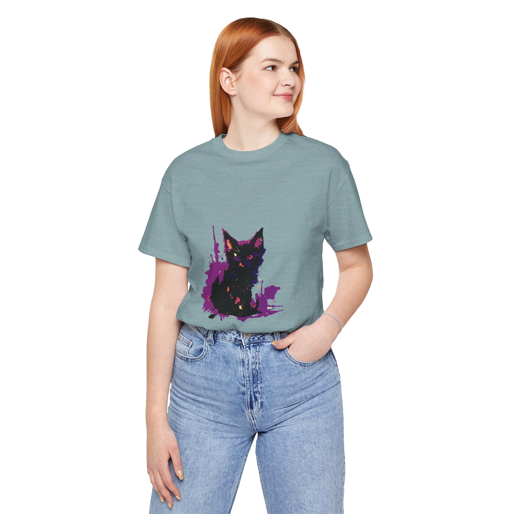 Schwarzes Katzenrätsel – Lila Farbspritzer-T-Shirt