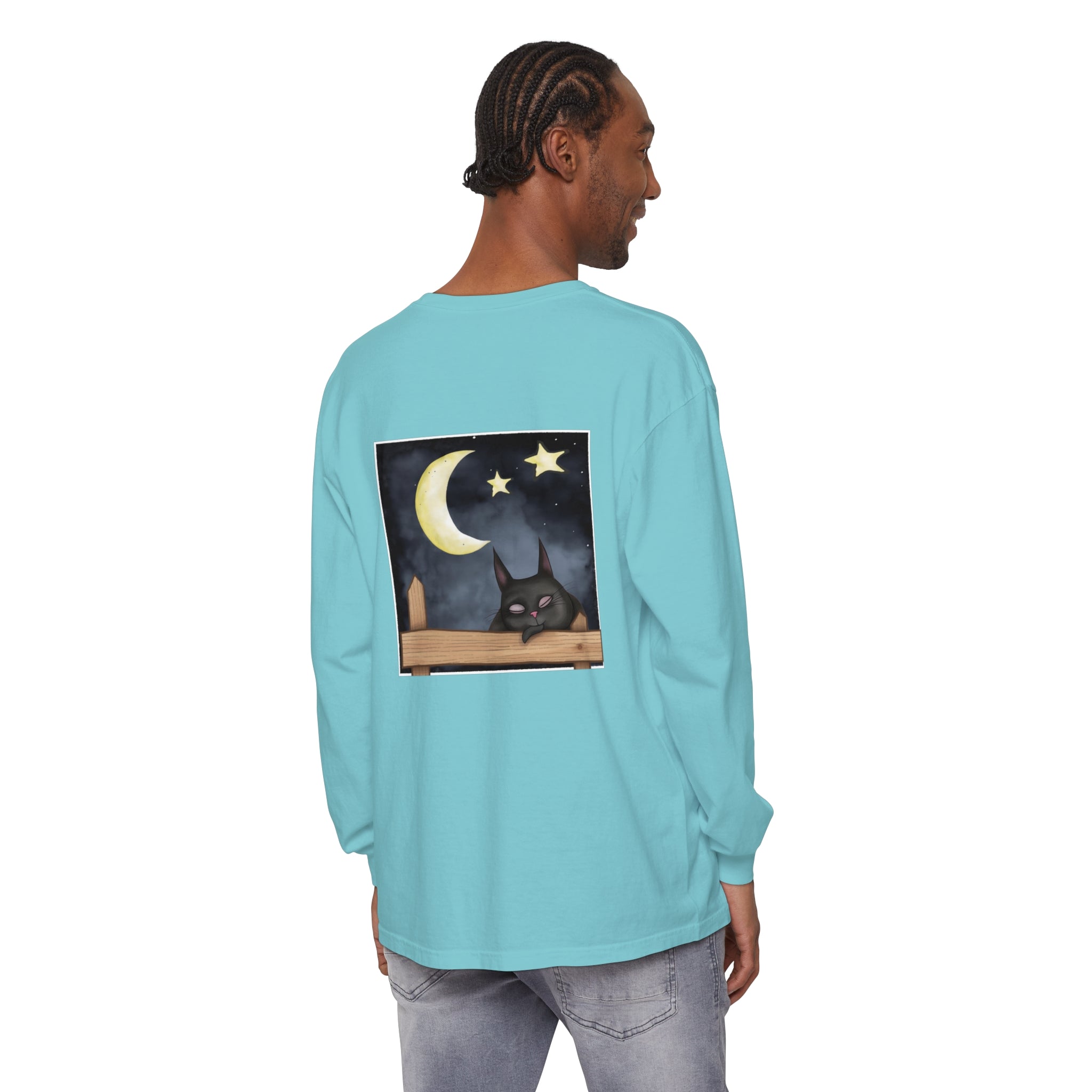 Comfortable black night sky t-shirt with a sleepy cat design