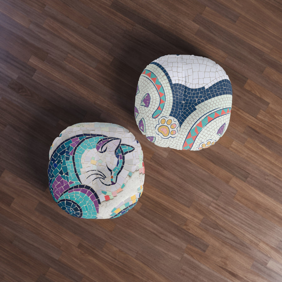 Cuscino da pavimento a mosaico con gatto introverso