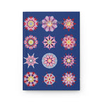 Diario con copertina rigida — Mandala geometrico blu su rosso (Nordic Chic)