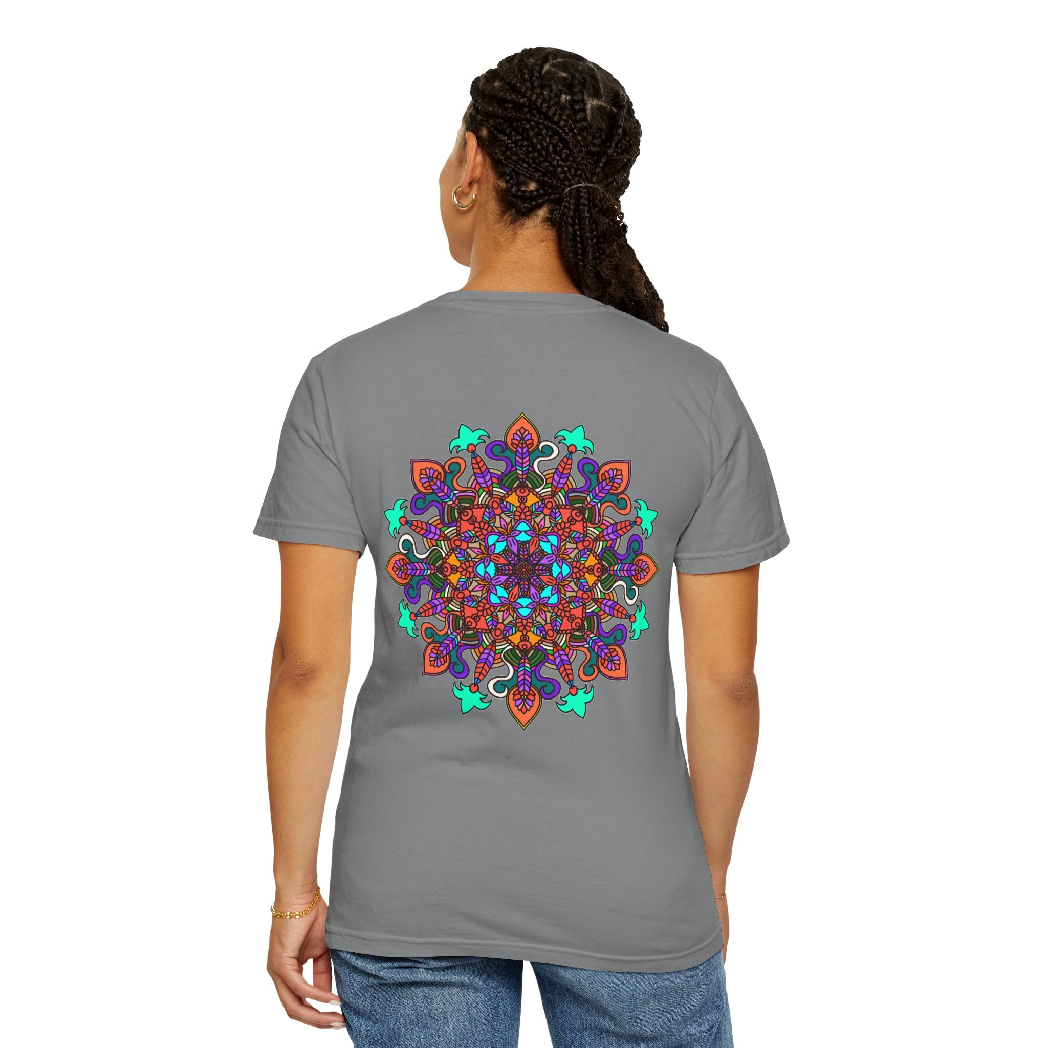 T-shirt con disegno mandala fatto a mano - 100% cotone