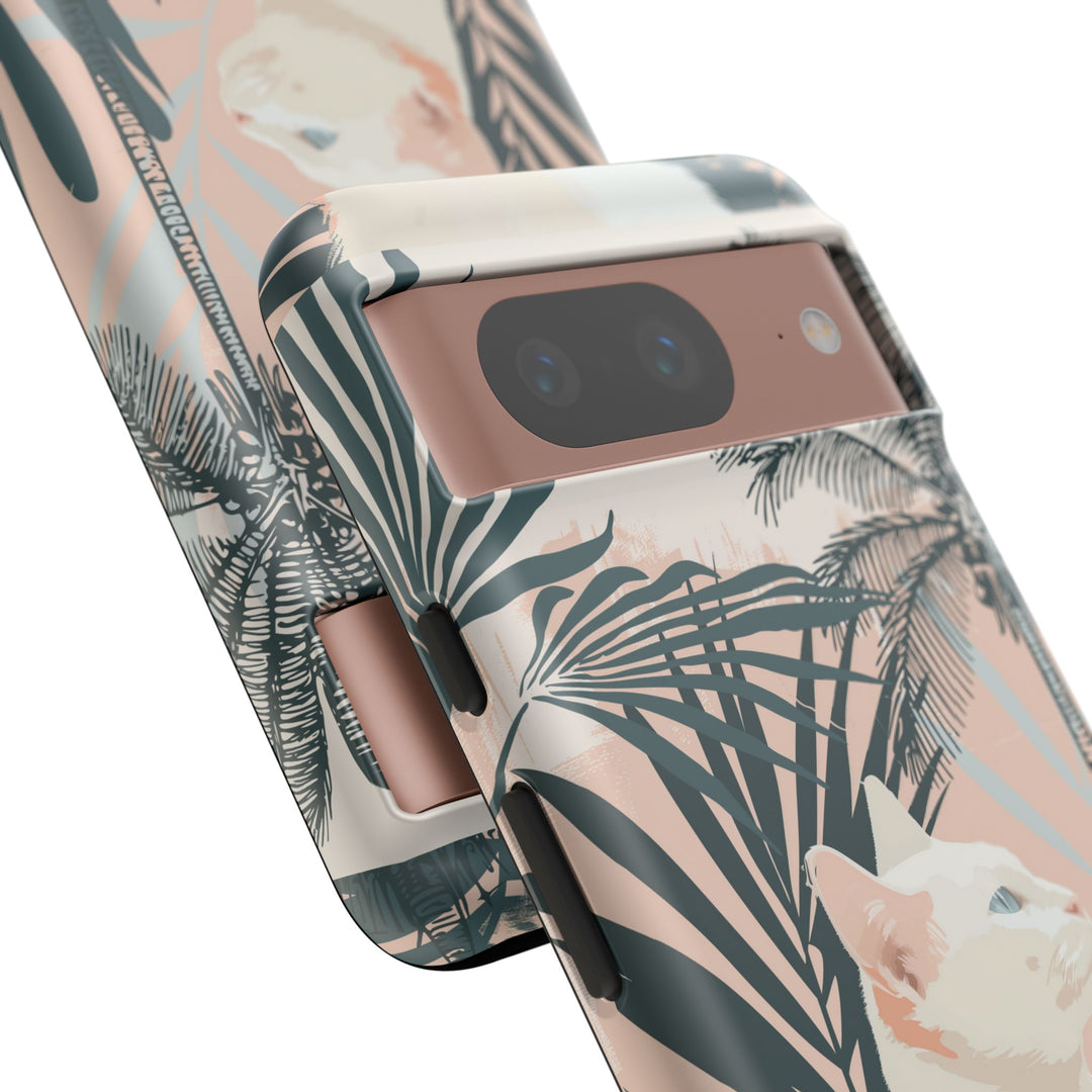 Tropische Katzen-Telefonhülle mit üppigen Palmenmotiven und sanften Pastelltönen