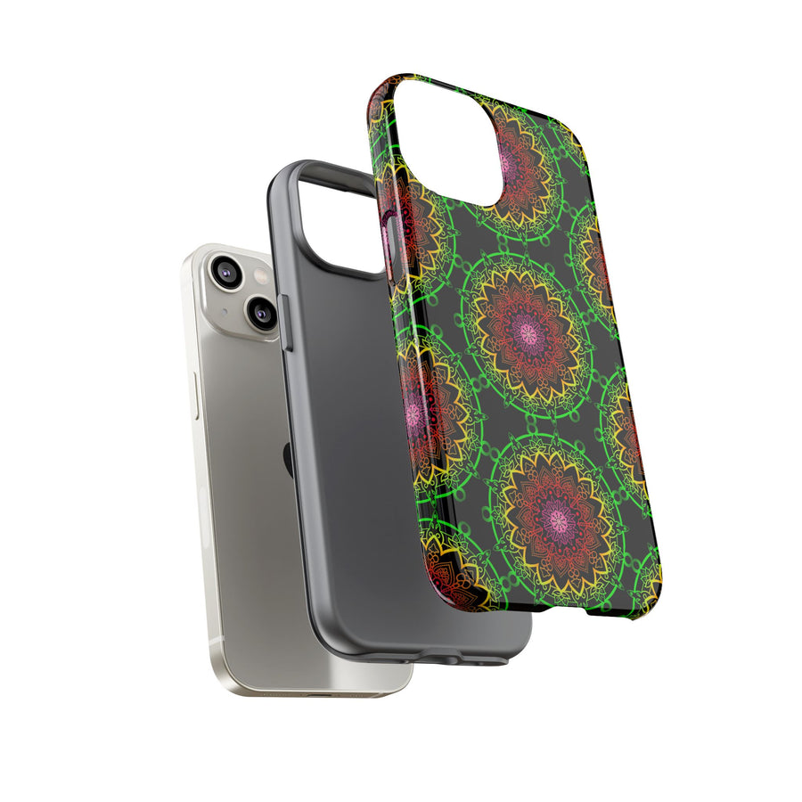 Künstlerische Mandala-Telefonhülle mit kräftigen Mustern und modernem Flair