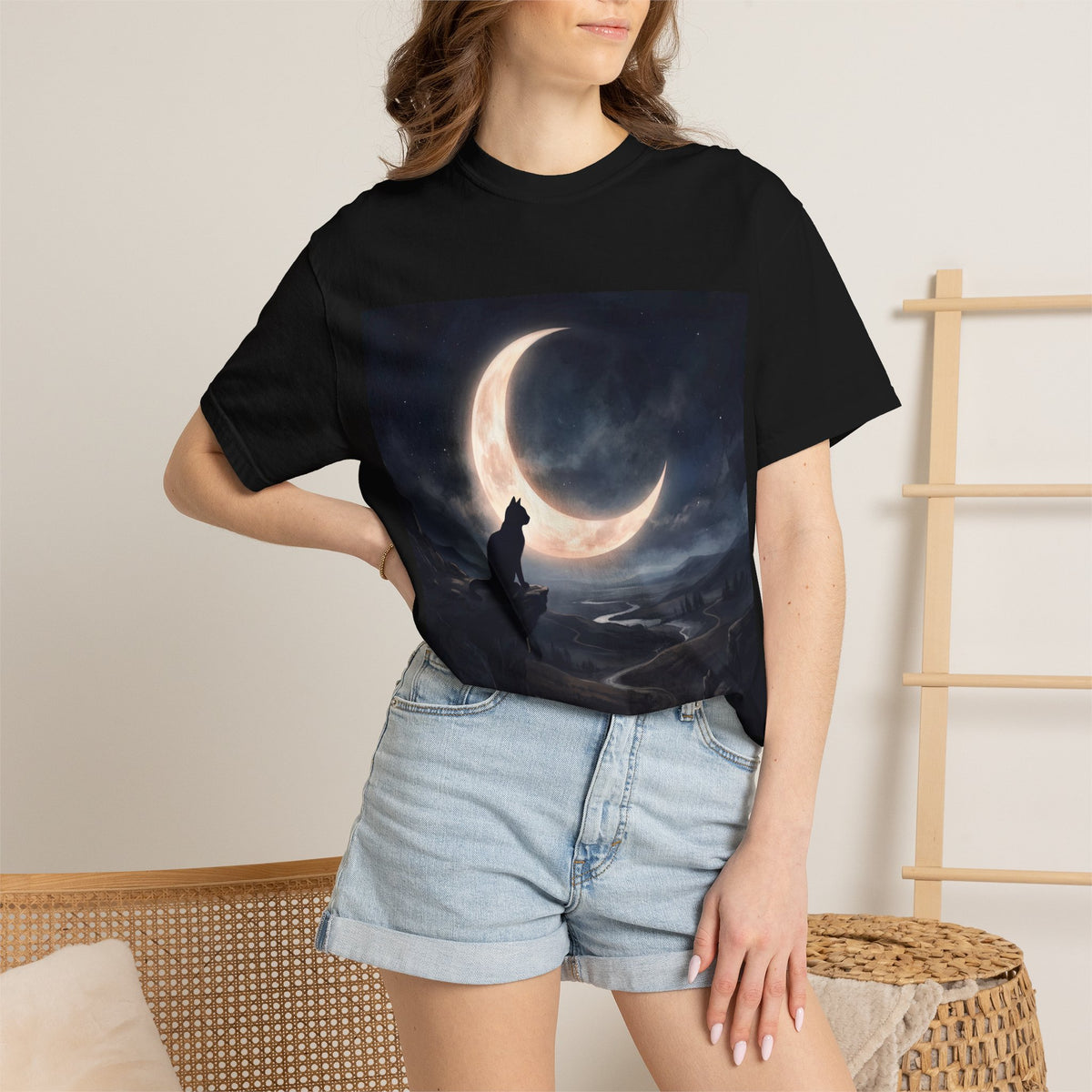 Moonlit Cat T-Shirt — Night Sky Crescent Moon Graphic Tee EU
