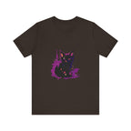 Schwarzes Katzenrätsel – Lila Farbspritzer-T-Shirt