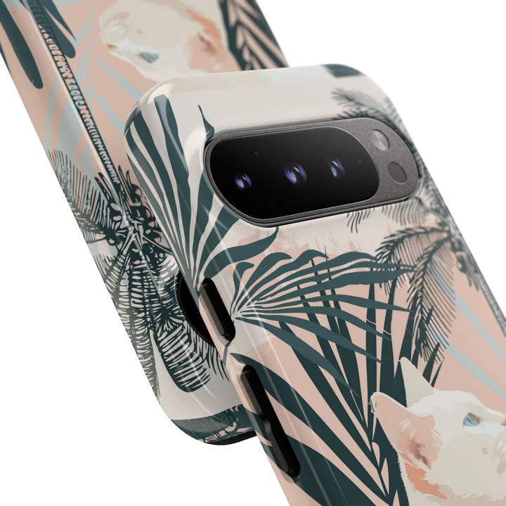 Tropische Katzen-Telefonhülle mit üppigen Palmenmotiven und sanften Pastelltönen